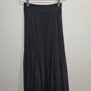 Aritzia Twirl Pleated Skirt - Black size US XXS